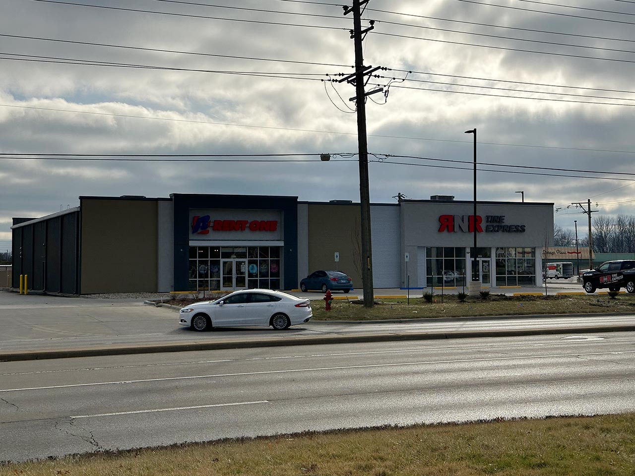 Rent One / RNR Tire, Decatur IL