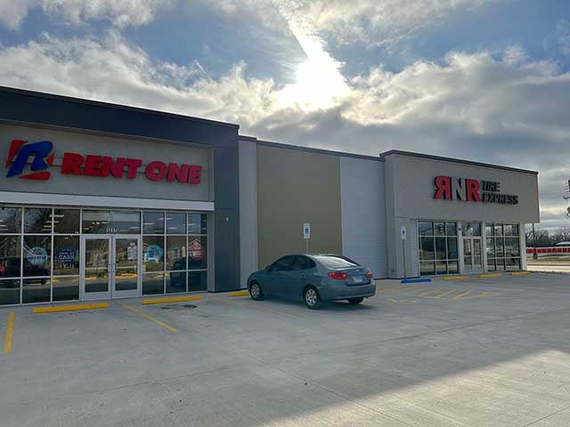Rent One / RNR Tire, Decatur IL
