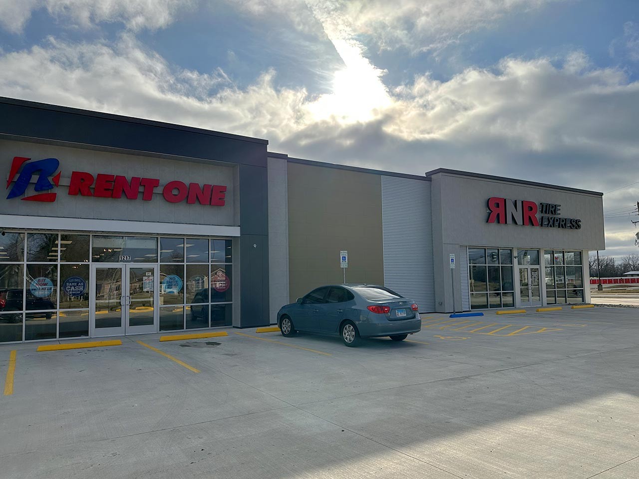 Rent One / RNR Tire, Decatur IL
